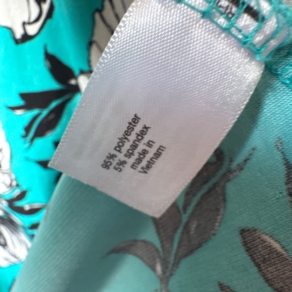 Lane Bryant set of two blouses same style different print - Picture 7 of 7